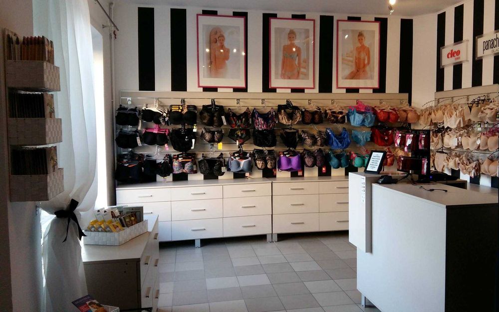 Wyposażenie sklepu - lada (kontuar), komoda, gondola, panele ścienne, meble sklepowe