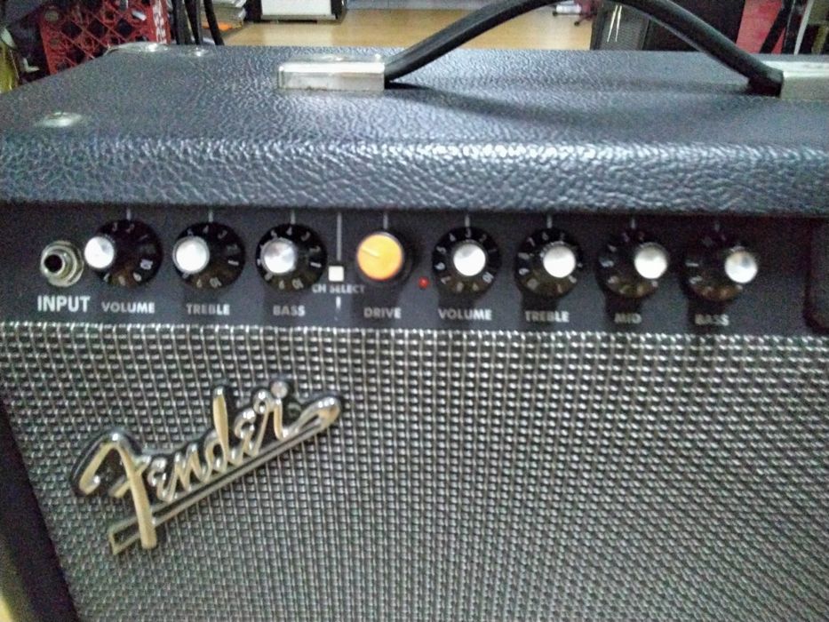 Fender Princeton 650, 65watts, bom estado