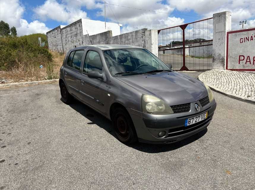 Renault Clio II 1.2 16V (2003) - Fumo no Motor (Recuperação/Peças)