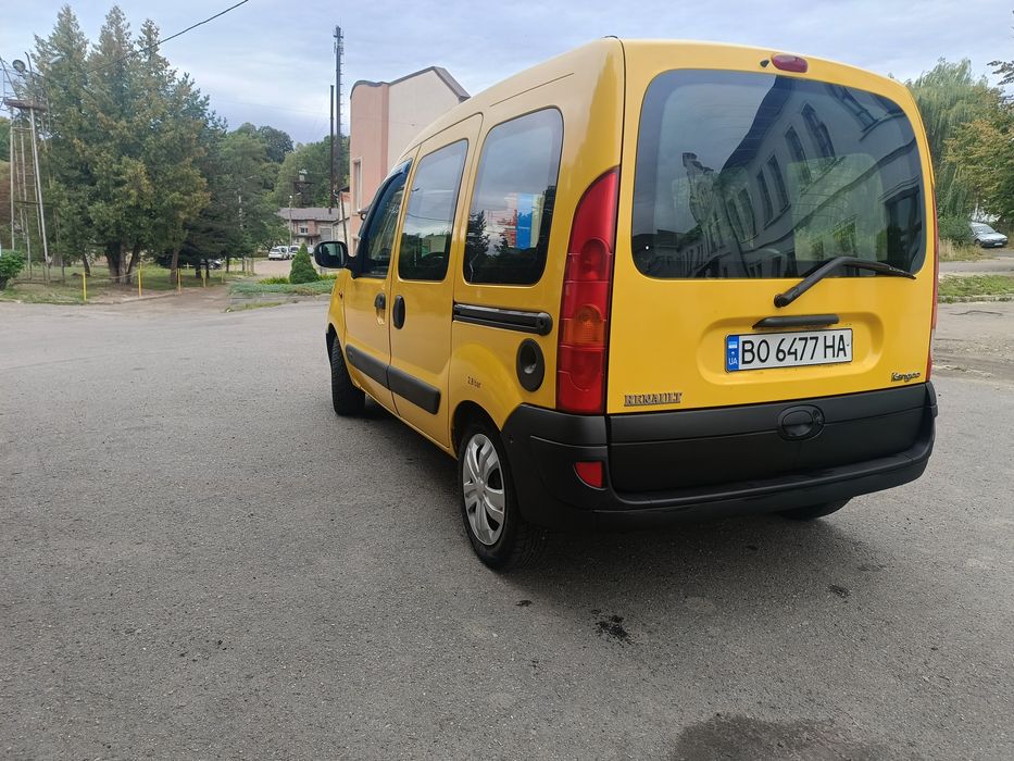 Рено Кенго мінівен пасажир