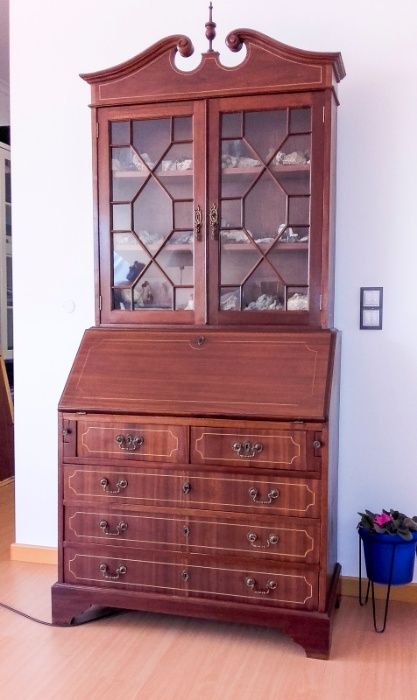 Escrivaninha clássica