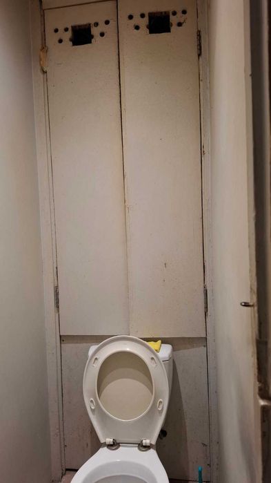 продаються 2 кімнати в 3-кімнатній квартирі,метро Лісова
