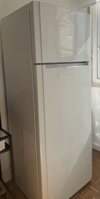 Frigorifico grande Hotpoint em perfeito funcionamento