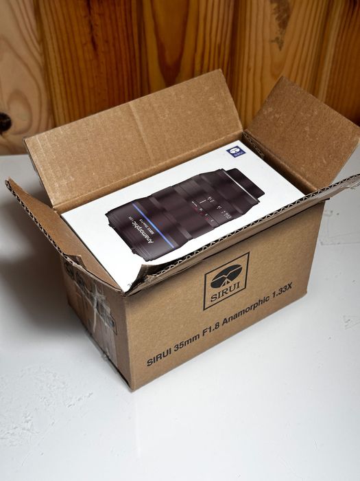 Objetiva Anamórfica SIRUI 35mm f/1.8 1.33x (E-mount / EF-mount)