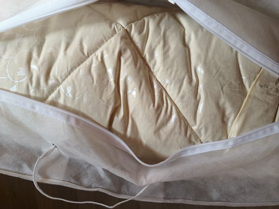 Ковдра стьобана з верблюжої вовни від виробника Ярослав