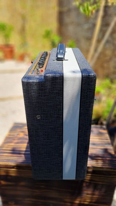 Amplificador de guitarra  Supro Black Magick Reverb Combo  novo sin uso com caixa