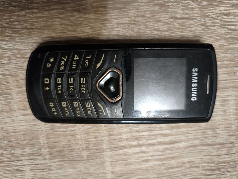 Samsung E1170 Stan bdb z ładowarką