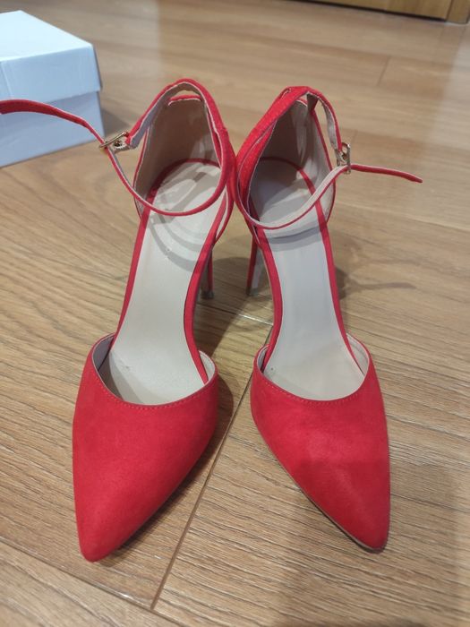 Buty eleganckie 37 / 38  żywa czerwień
