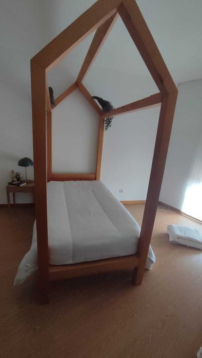 Cama de Criança em forma de casa