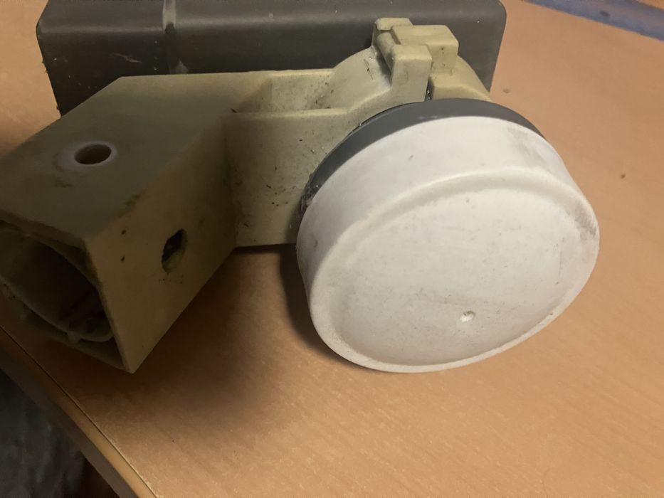 Konwerter podwójny; Uniwersal Twin LNB Sharp