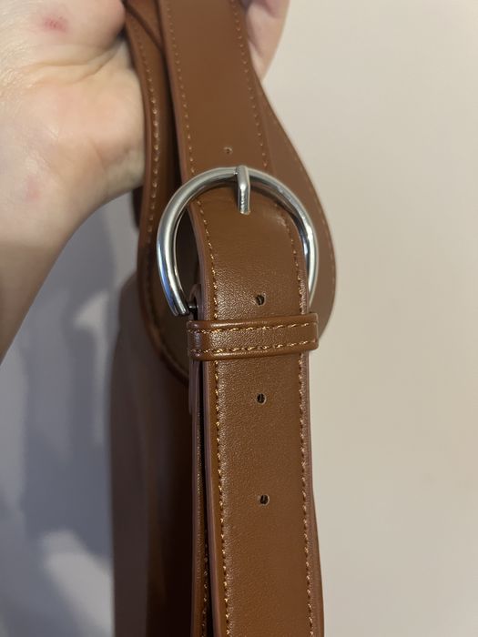 Сумка жіноча Stradivarius коричнева крос-боді півмісяць