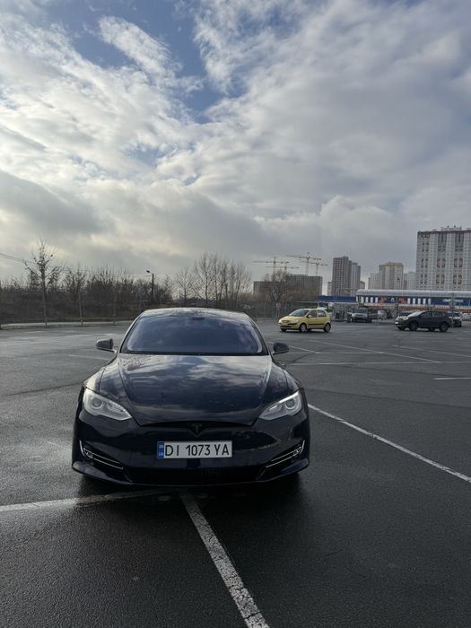 Тесла модел с 85кв перфоменс