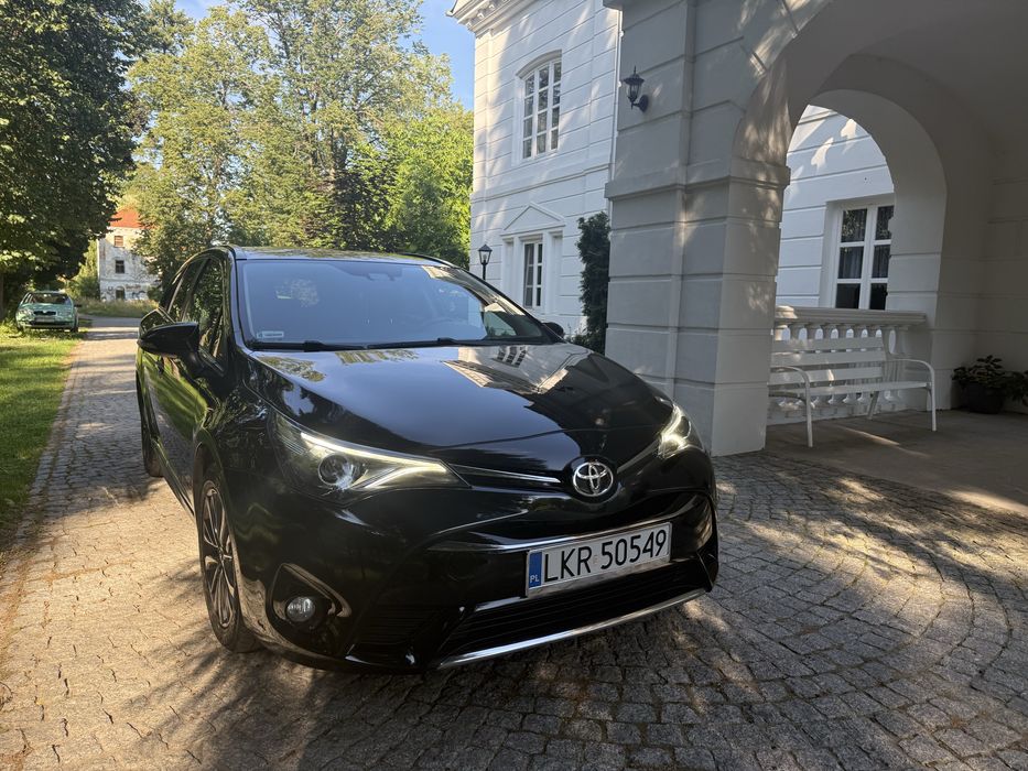 Toyota Avencis.