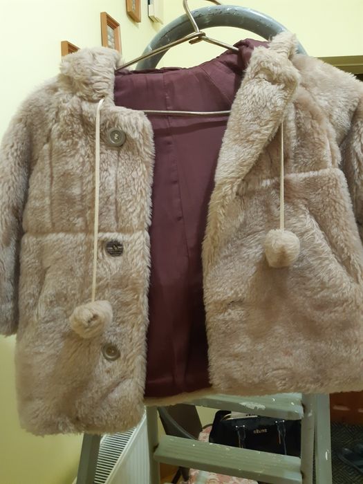 Дитяча шубка з капюшоном