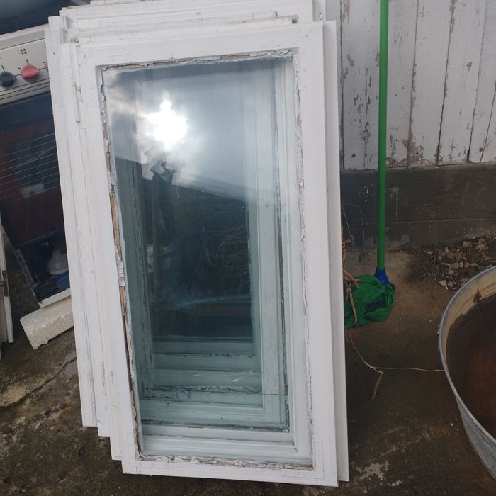 Дерев'яні вікна.