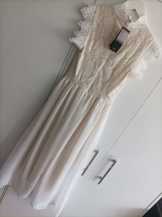 Nowa suknia koktajlowa MIDI z koronką