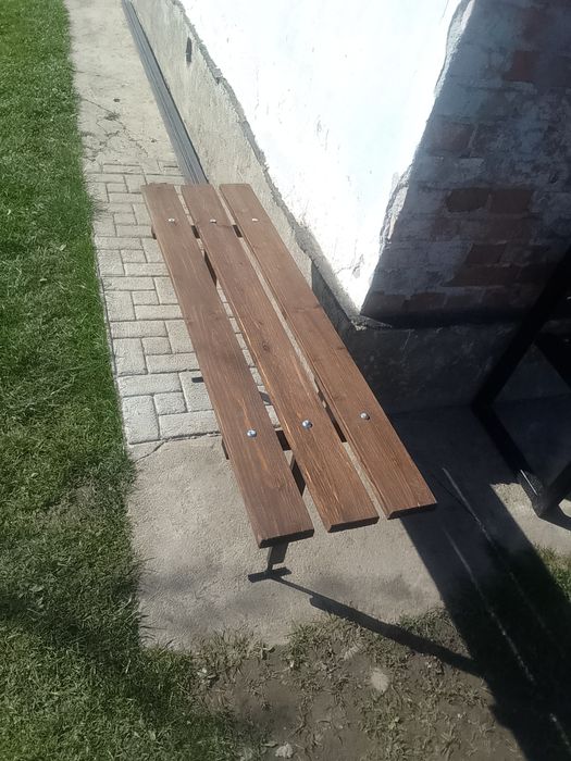 Лавочка на цвинтар і дому