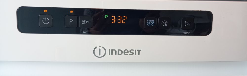 Máquina de lavar loiça INDESIT D2F HD624 A