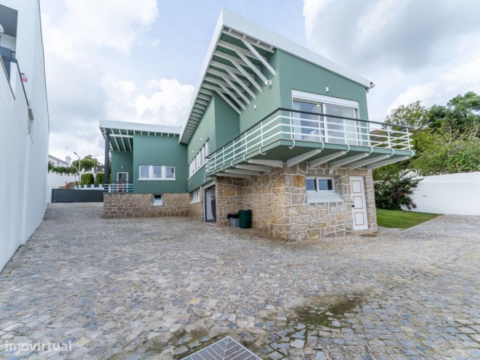 Moradia T5 contemporânea com vista para o Mosteiro