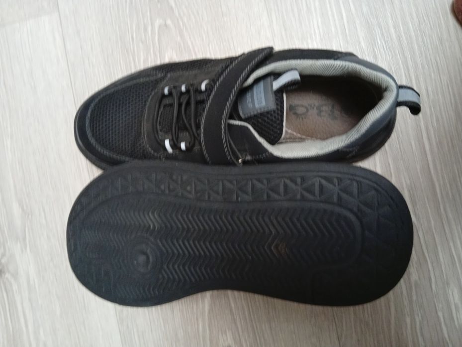 Кросівки універсальні