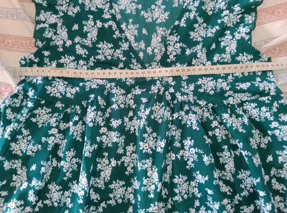 Vestidos e macacão novos