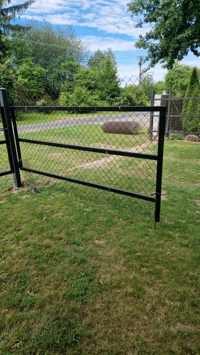 Słupki ogrodzeniowe brama i furtka