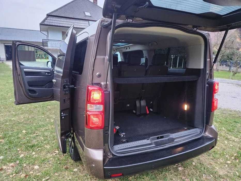 Wynajem busa VIP krótko/długo terminowy Citroen Space Tourer 8-osobowy