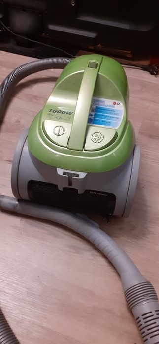 Мощный! Пылесос контейнерный.