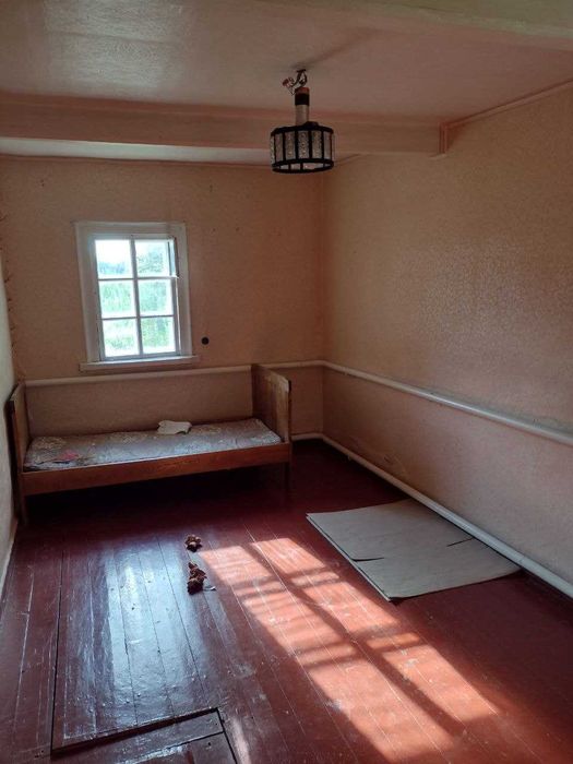 Будинок із земельною ділянкою