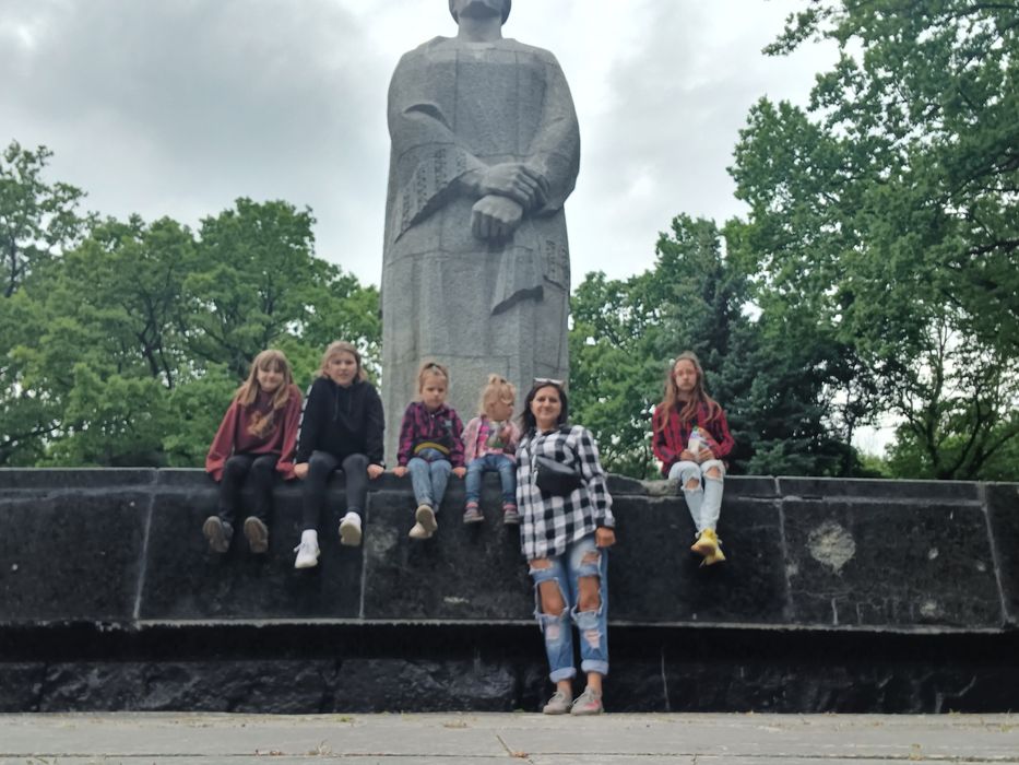 Услуги няни в веселой компании!