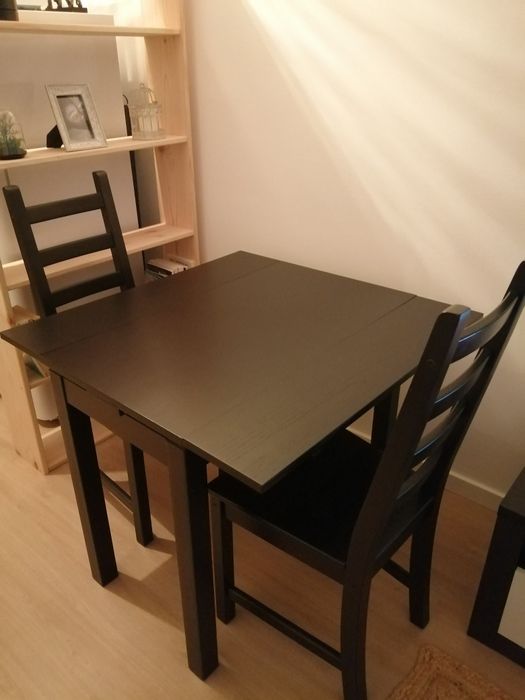 Vendo mesa ikea com 2 cadeiras