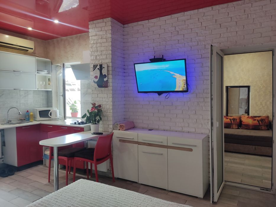 Свободна на НГ Крыжановка Пос.Котовского возле моря почасово, посуточн