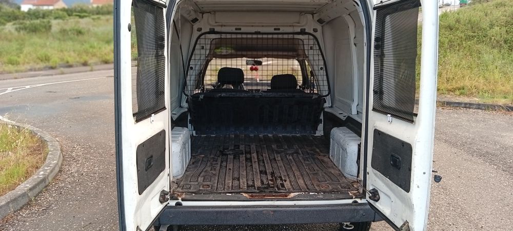 Ford Fiesta Courier 1.8 D ( ler o anúncio até ao fim )