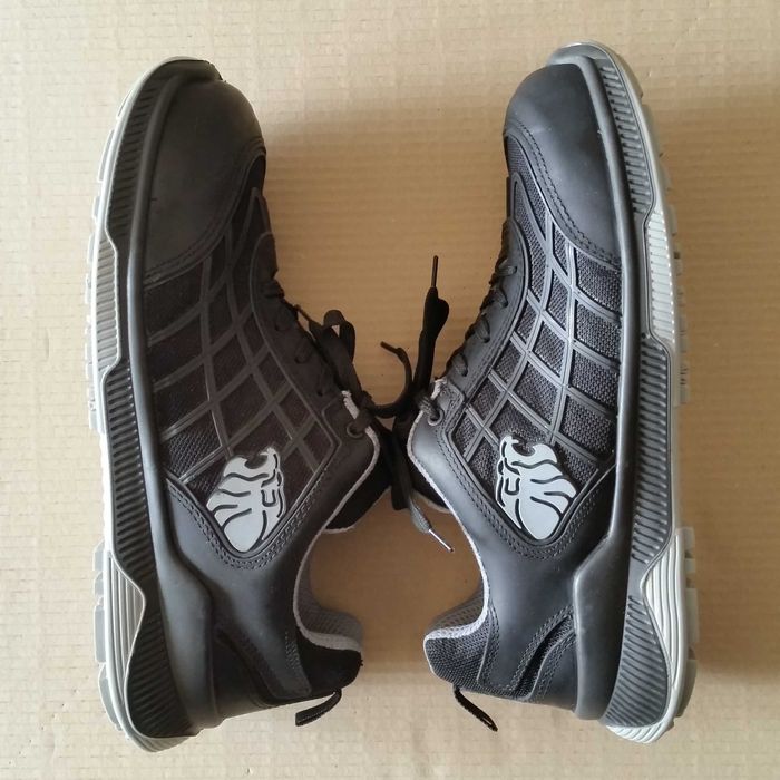 Кроссовки рабочие