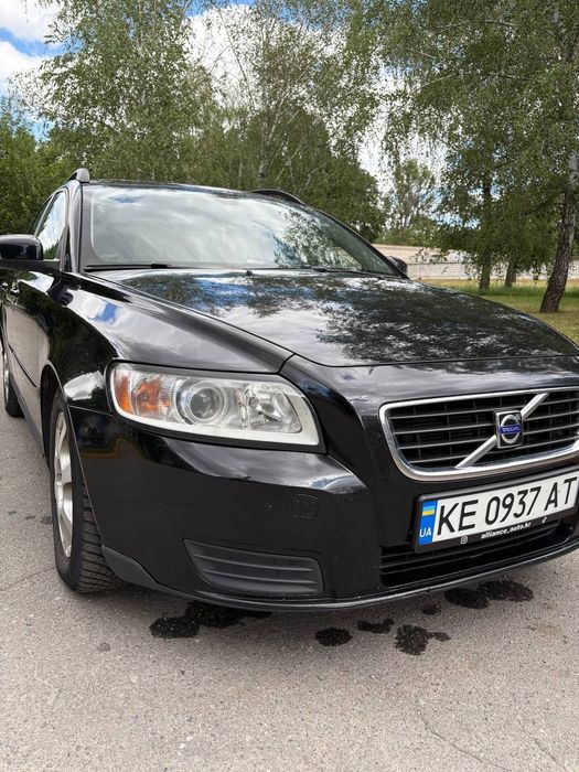 Автомобіль Volvo V50