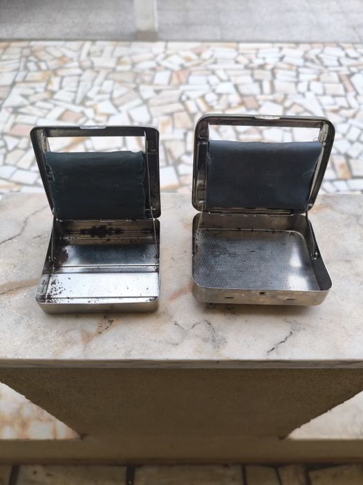 Máquinas de enrolar cigarros antigas.