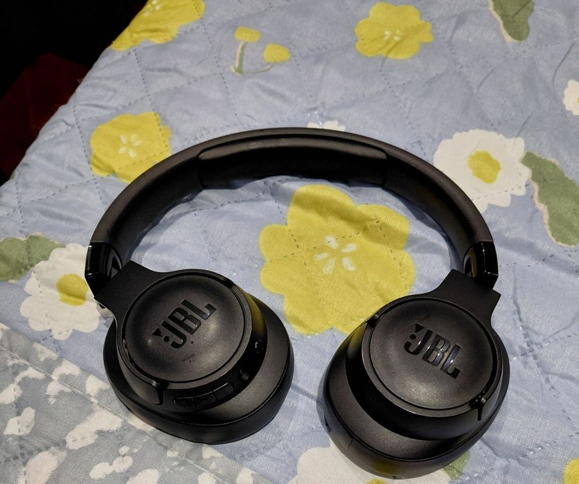 Auscutadores Bluetooth JBL Tune 710
