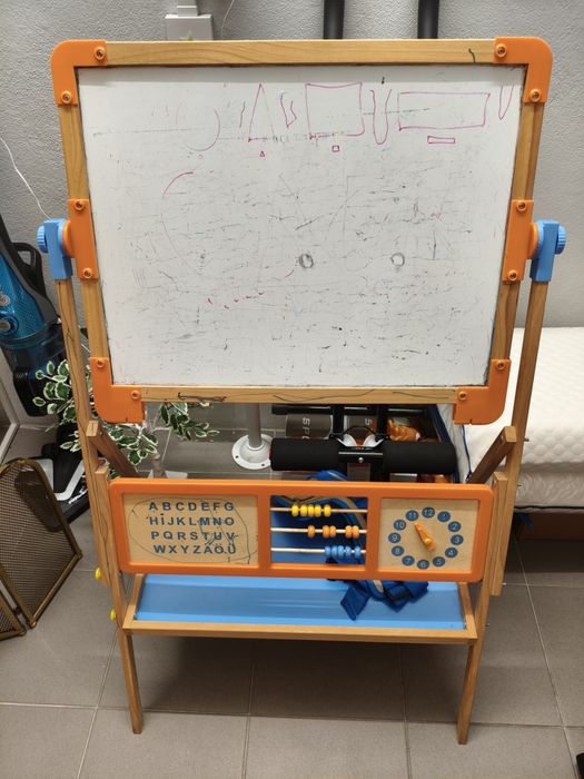 Quadro infantil magnético e lousa