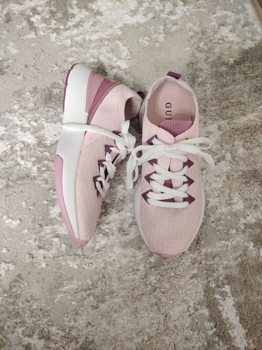 Продам кросівки guess