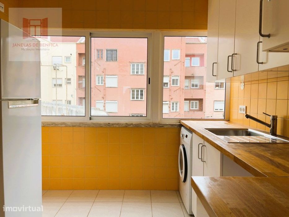 2-Bedroom Apartment with Balcony, Furnished