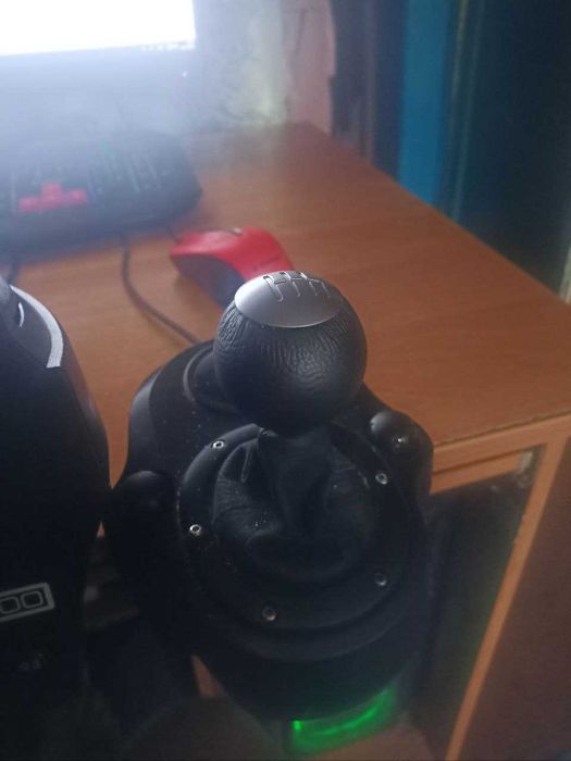Игровой манипулятор Logitech G Driving Force Shifter