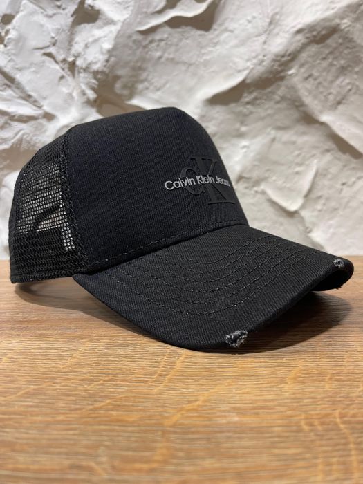 Бейсболка с сеткой Calvin Klein