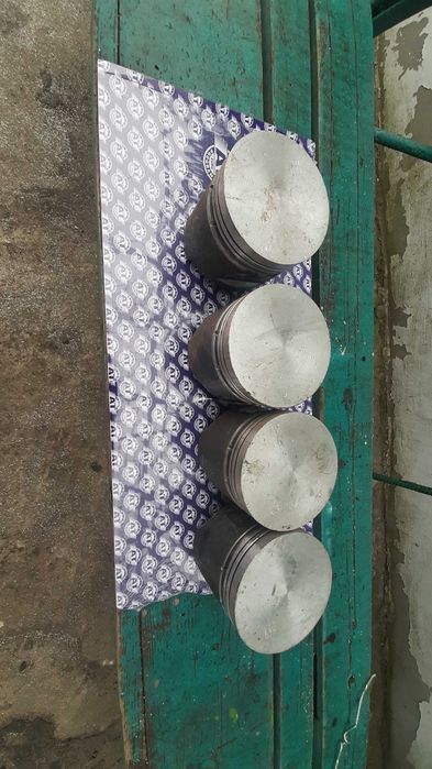 Шины 235/75 R-15 поршня