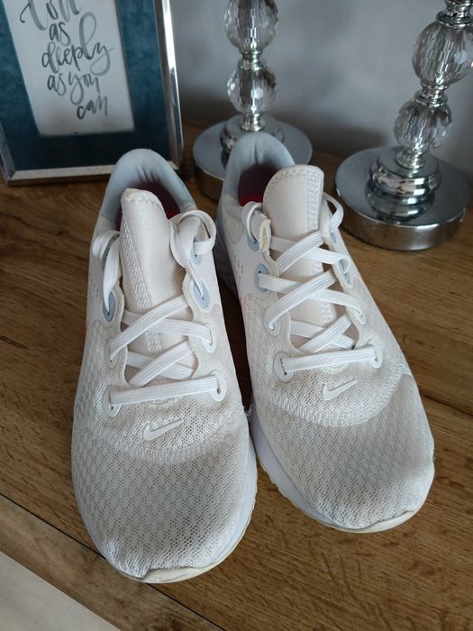 Nike legend react 38,5 białe