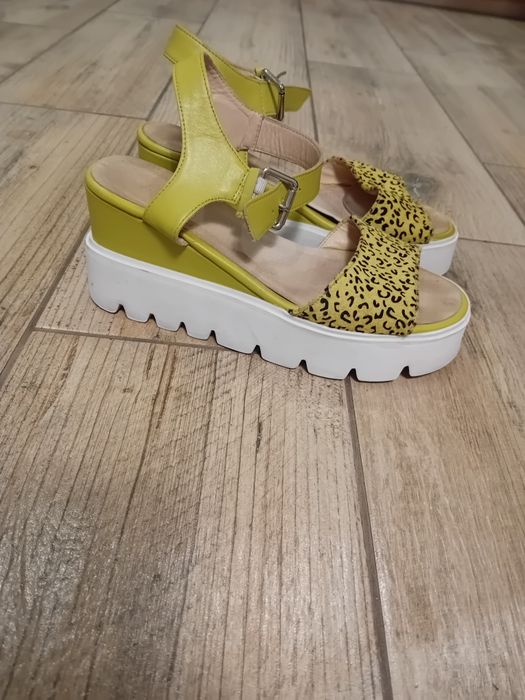 Sandaly damskie .
