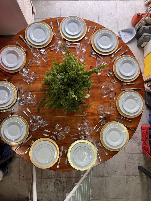 Aluguer mesas cadeiras chapéus de sol outros