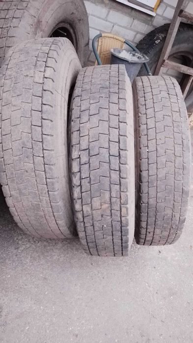 Продам резину бу КАМАЗ 10R20 Китай