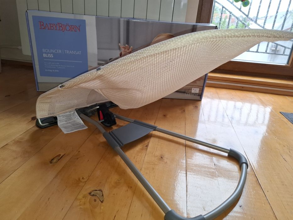 Leżaczek BABY BJORN bliss mesh