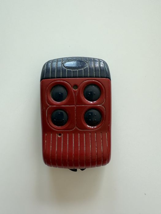 Conando portão de  garagem usado