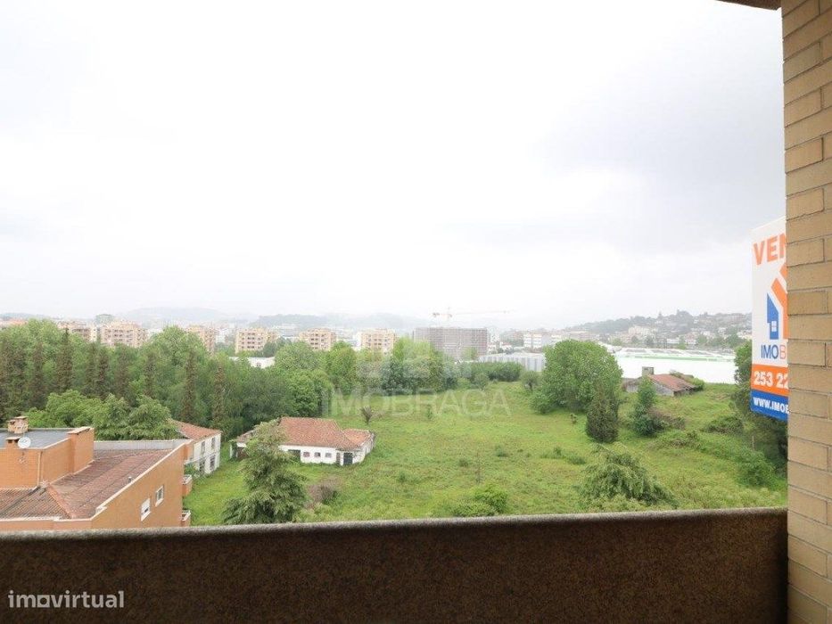 Venda Apartamento T2, em Lamaçães, Braga